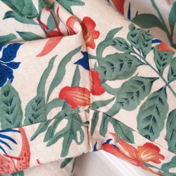 C&C California Tropical Floral Linen Blend High Waisted Wide Leg Shorts Beige 6 - Picture 8 of 11